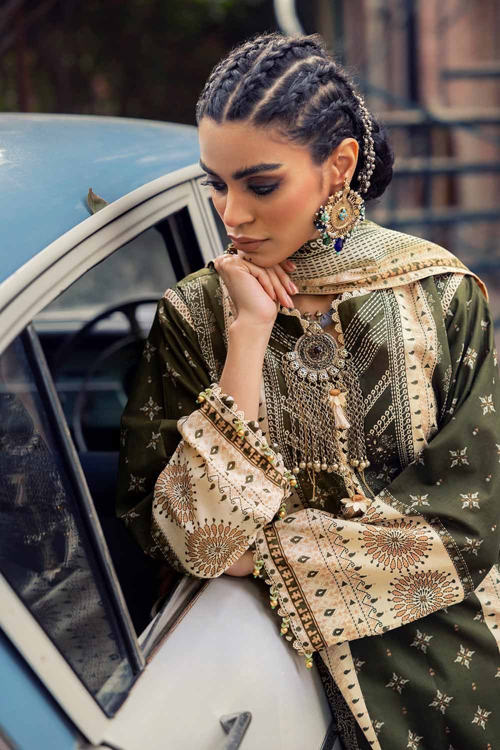 Gul Ahmed 3PC Unstitched Printed Lawn Suit CL-42205