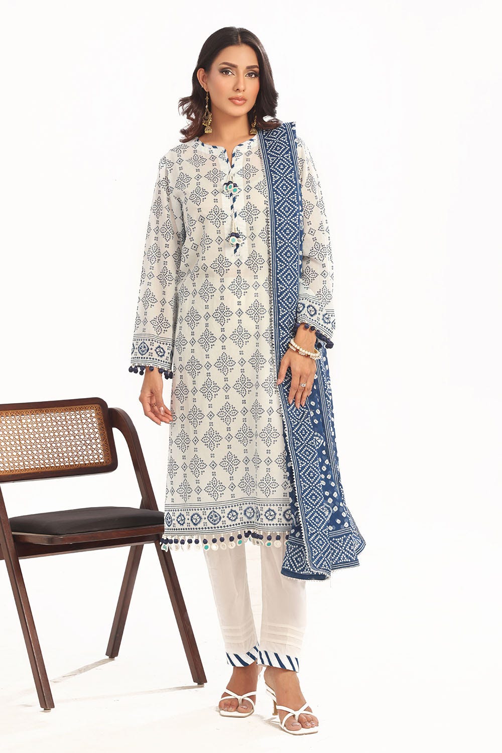 Gul Ahmed 3 Piece Unstitched Printed Lawn Suit CL-42316 B