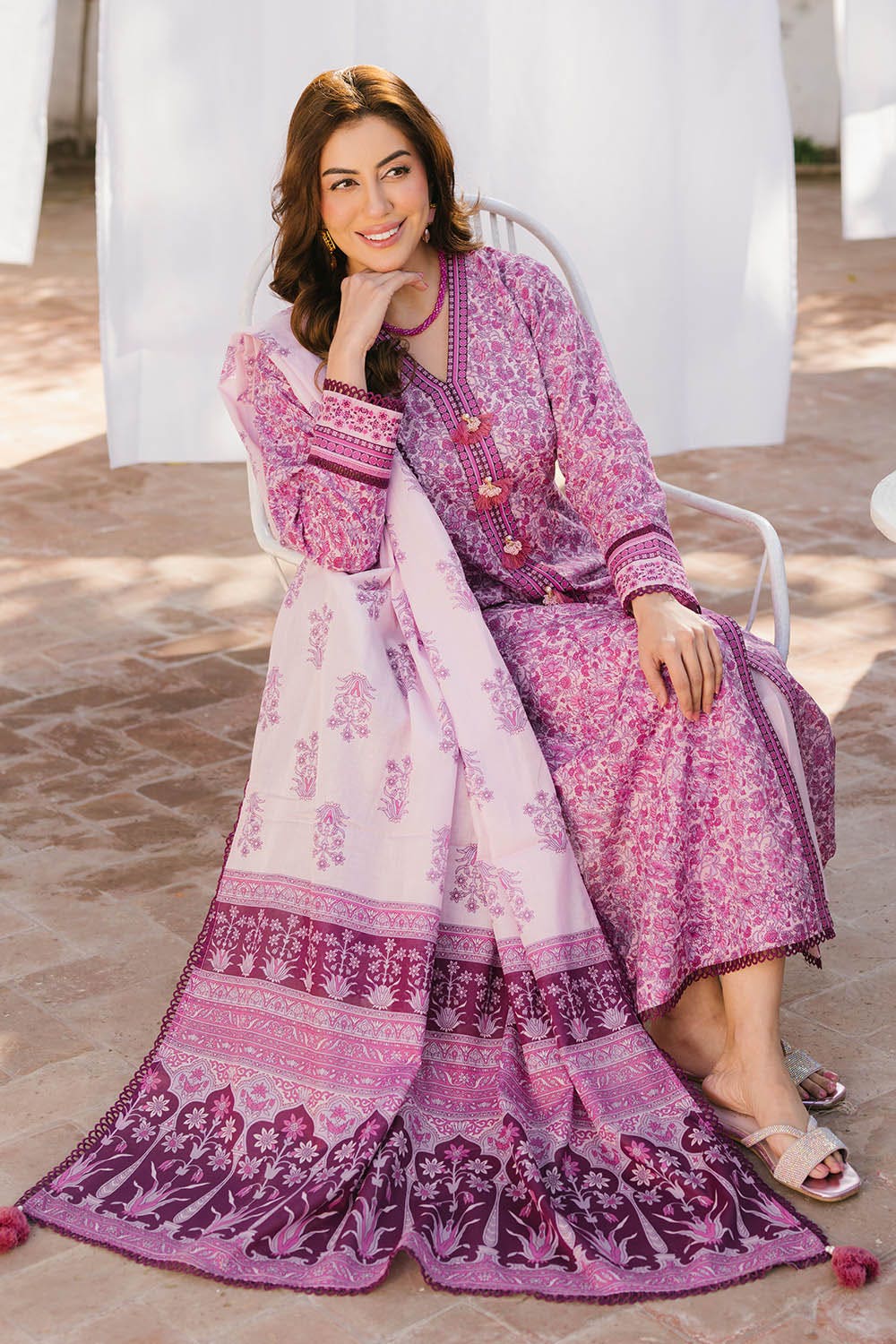 Gul Ahmed 3 Piece Unstitched Printed Lawn Suit CL-52372 A