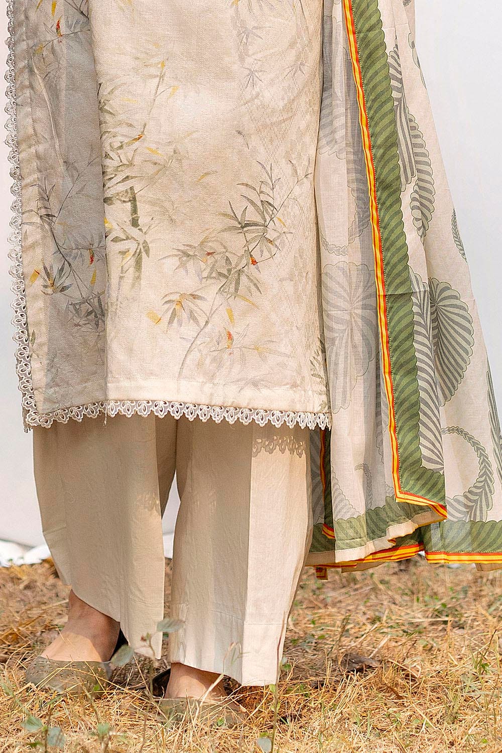 Gul Ahmed 3 Piece Unstitched Printed Lawn Suit CL-52428