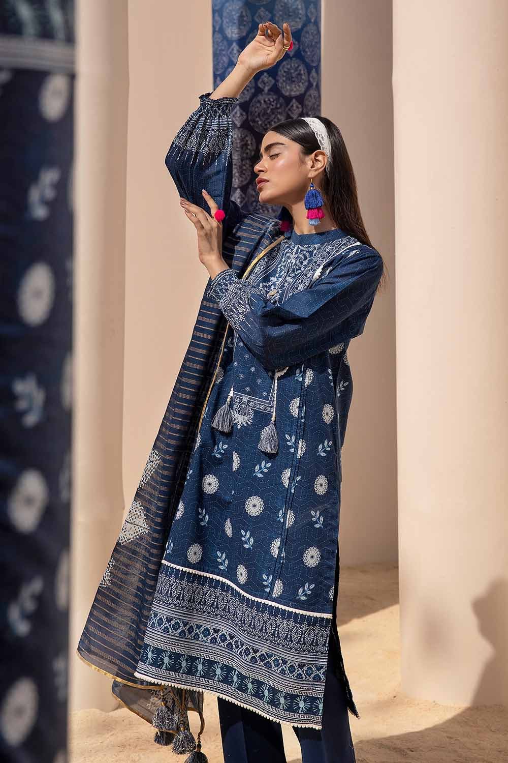 Gul Ahmed 3PC Unstitched Printed Lawn Suit with Zari Stripe Dupatta ST-42001